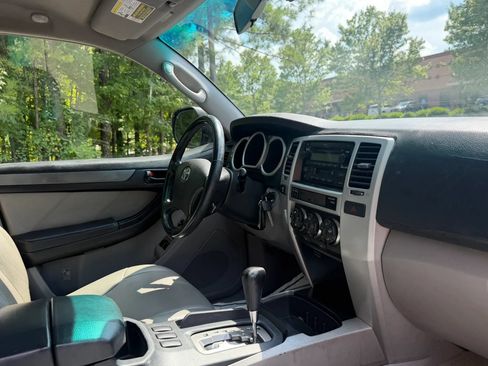 Used 2005 Toyota 4Runner SR5 RWD image 27