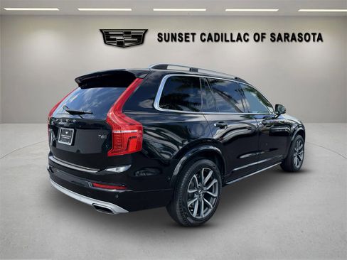 Used 2017 Volvo XC90 T6 Momentum w/ Vision Package image 3