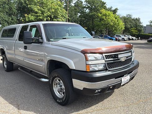 Used 2006 Chevrolet Silverado 2500 LT w/ Heavy-Duty Power Package AWD/4WD image 3
