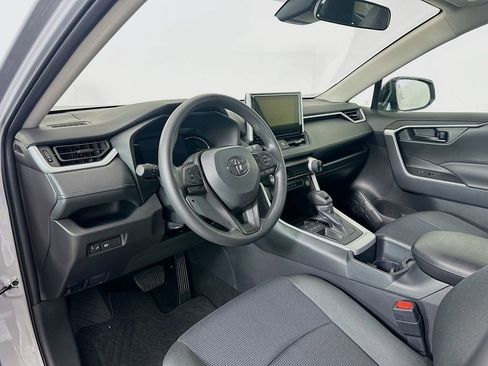 Used 2025 Toyota RAV4 LE image 9