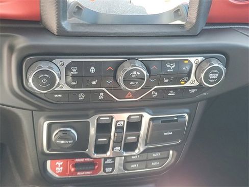 Used 2022 Jeep Gladiator Rubicon w/ LED Lighting Group image 16