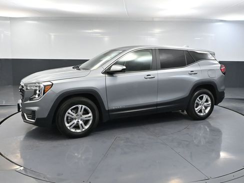 Used 2024 GMC Terrain SLE image 10