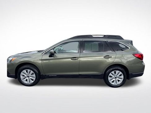 Used 2017 Subaru Outback 2.5i Premium w/ Popular Package #2 AWD/4WD image 2