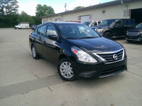 Used 2018 Nissan Versa S Plus image 3