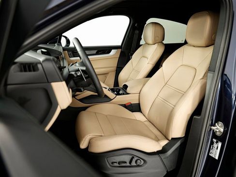 Certified 2026 Porsche Cayenne Coupe image 5