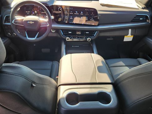 New 2026 Chevrolet Suburban Premier image 9