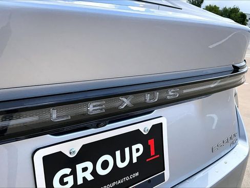 Used 2026 Lexus ES 500e AWD/4WD image 30