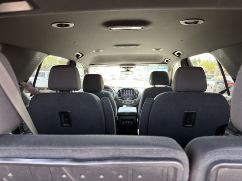 Used 2023 Chevrolet Traverse LT FWD image 17