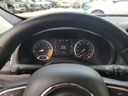 Used 2018 Jeep Renegade Latitude w/ Cold Weather Group image 14