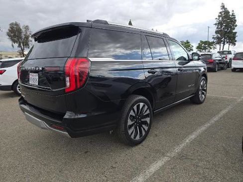 Used 2025 Ford Expedition Platinum w/ Driver's Package AWD/4WD image 2