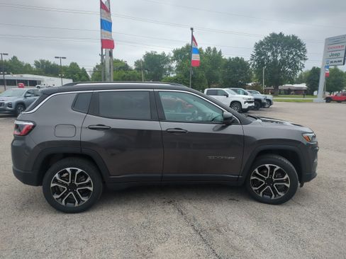 Used 2022 Jeep Compass Limited AWD/4WD image 4