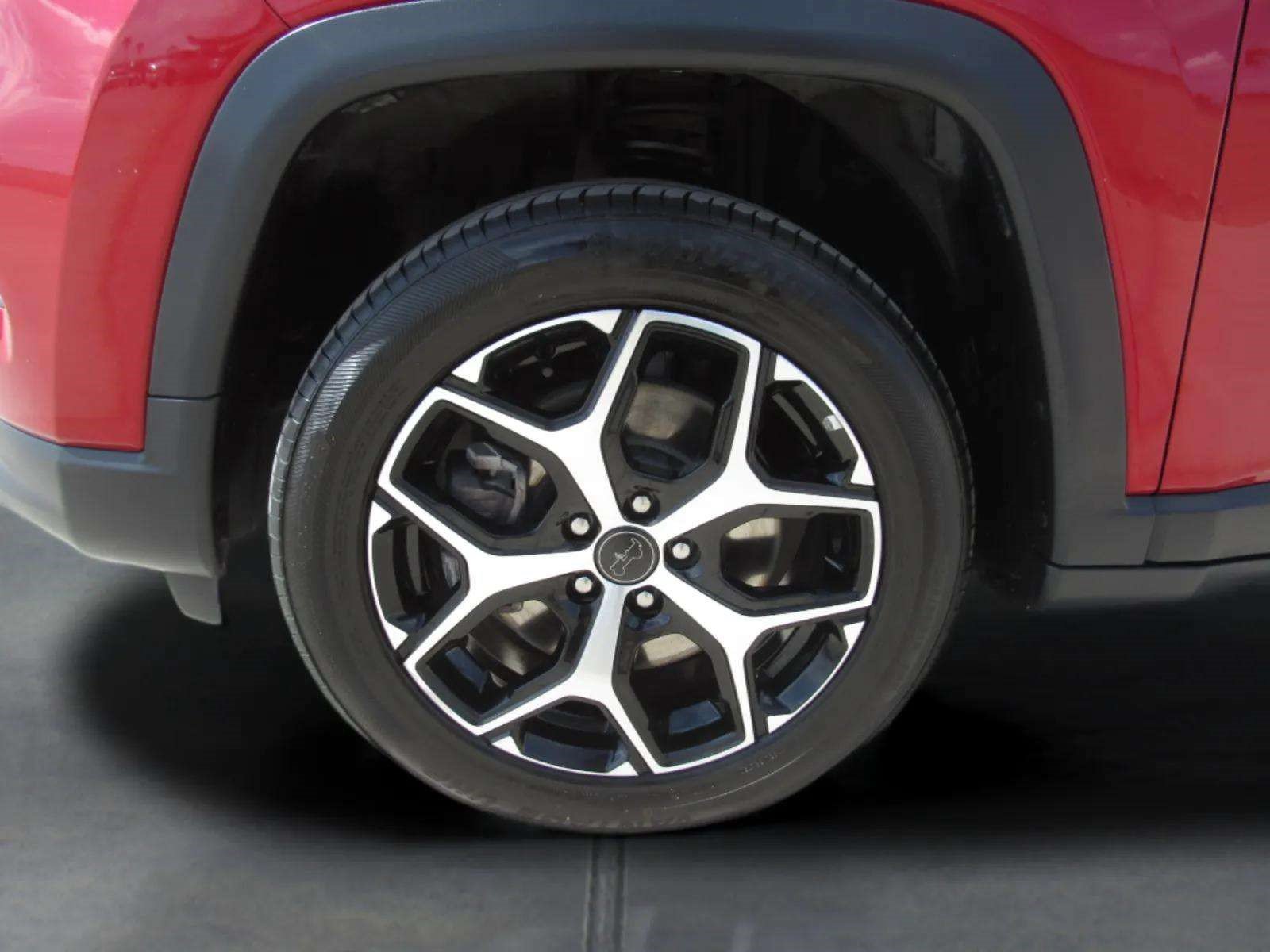 Used 2025 Jeep Compass Limited AWD/4WD image 4