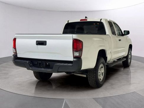Used 2022 Toyota Tacoma SR image 3