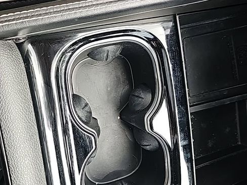 Used 2021 Chrysler Pacifica Limited w/ Uconnect Theater Family Group image 30