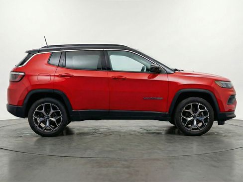 Used 2025 Jeep Compass Limited AWD/4WD image 11