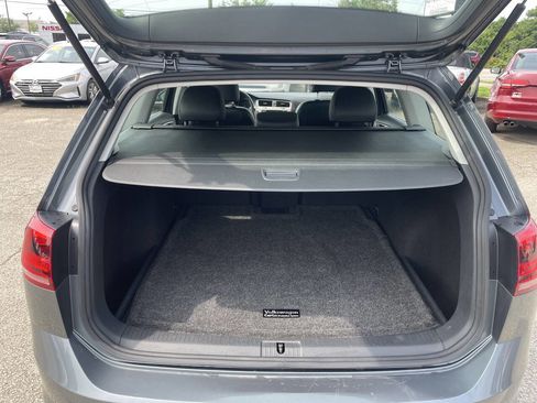 Used 2016 Volkswagen Golf Limited Edition image 19