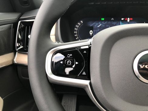 New 2026 Volvo XC90 T8 Plus w/ Protection Package Premier image 21