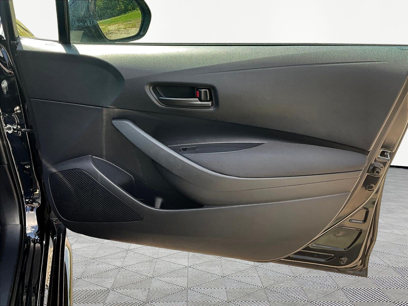 Used 2024 Toyota Corolla LE FWD image 28
