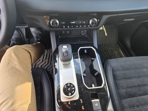 Used 2025 Mitsubishi Outlander SE AWD/4WD image 7