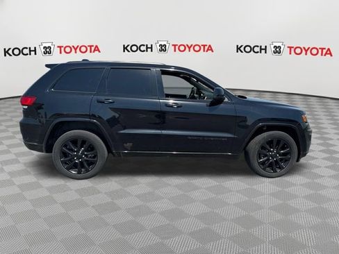 Used 2017 Jeep Grand Cherokee Altitude AWD/4WD image 9