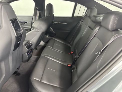 Used 2026 BMW M5 w/ Executive Package image 22