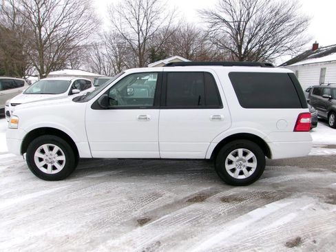 Used 2010 Ford Expedition XLT image 2