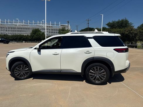 Used 2023 Nissan Pathfinder SL w/ SL Premium Package FWD image 6