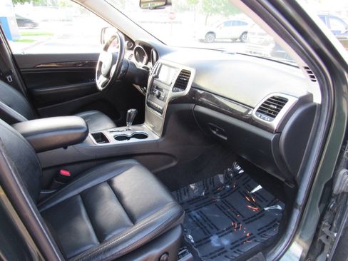 Used 2011 Jeep Grand Cherokee Laredo AWD/4WD image 24