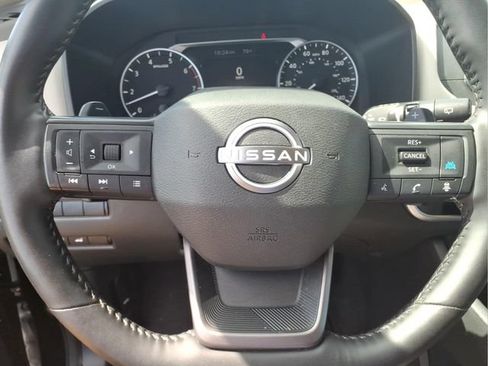Used 2025 Nissan Rogue SV FWD image 13
