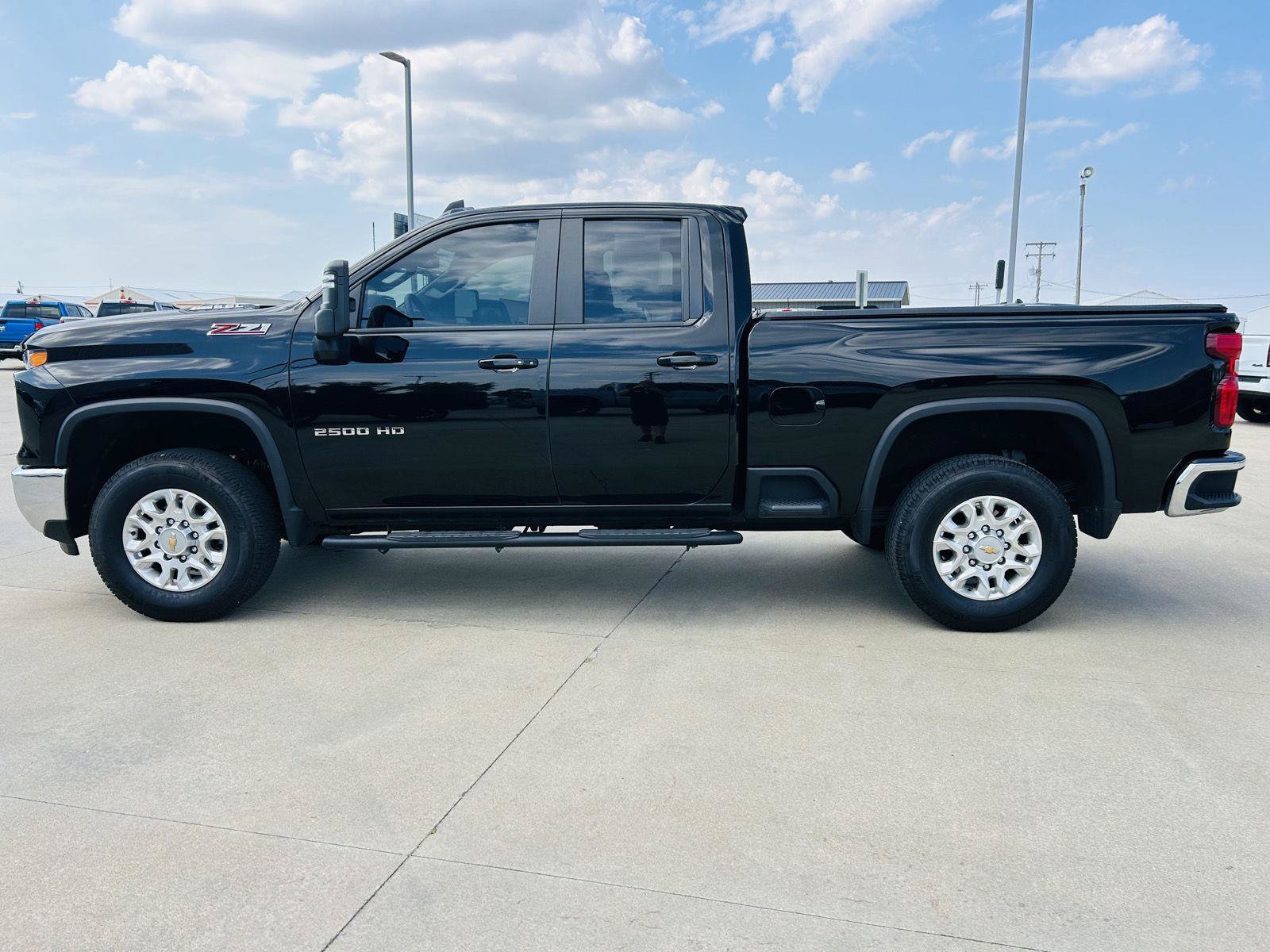 Used 2024 Chevrolet Silverado 2500 LT AWD/4WD image 32