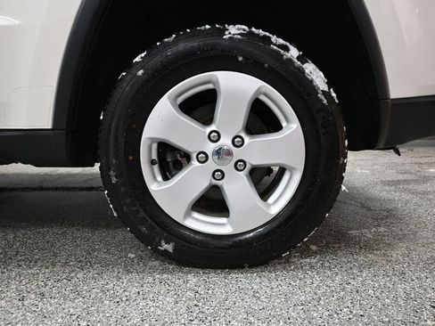 Used 2012 Jeep Grand Cherokee Laredo image 16