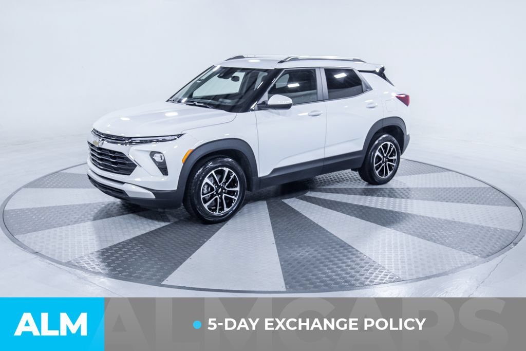Used 2025 Chevrolet TrailBlazer LT FWD image 3