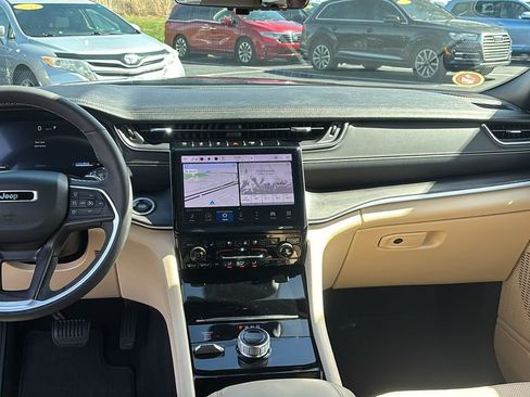 Used 2023 Jeep Grand Cherokee Limited w/ Luxury Tech Group II image 12