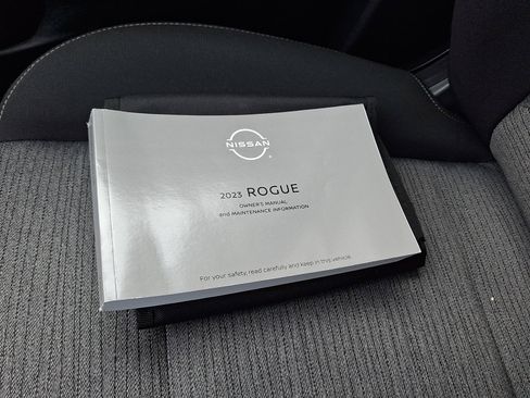 Used 2023 Nissan Rogue SV image 26