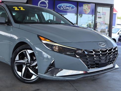 Used 2022 Hyundai Elantra SEL w/ Convenience + Premium Package image 2
