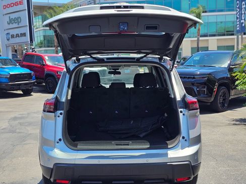 Used 2024 Nissan Rogue S FWD image 7
