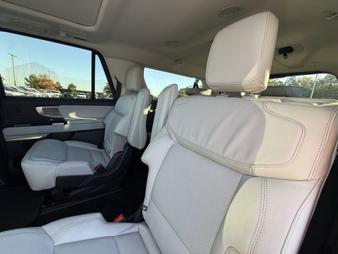 New 2025 Ford Expedition Max Platinum w/ Driver's Package image 15