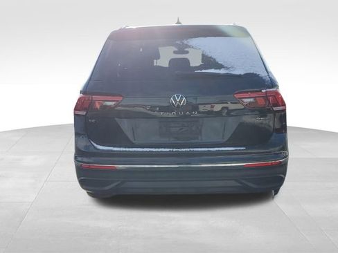 Used 2022 Volkswagen Tiguan SE w/ Panoramic Sunroof Package image 4