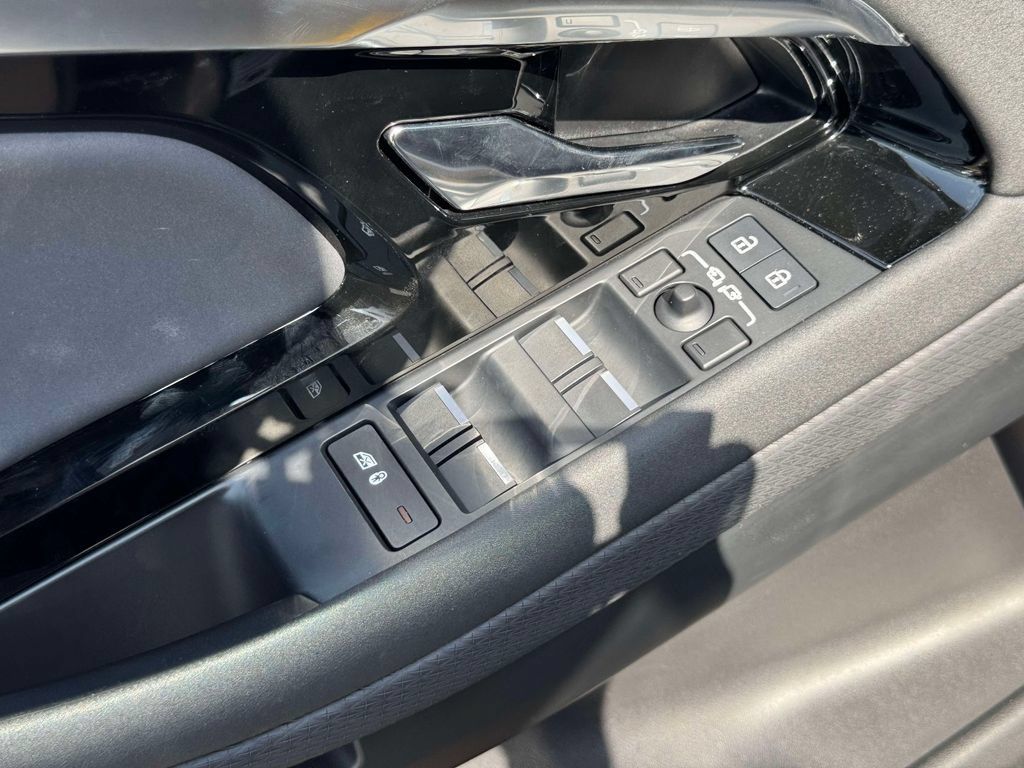 Used 2023 Land Rover Range Rover Evoque S AWD/4WD image 14