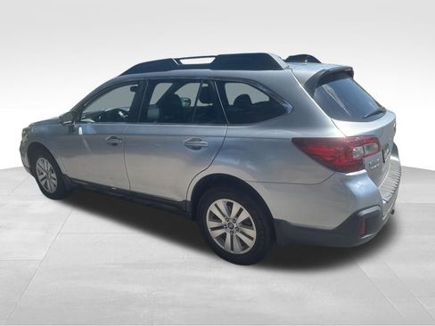 Used 2018 Subaru Outback 2.5i Premium AWD/4WD image 16