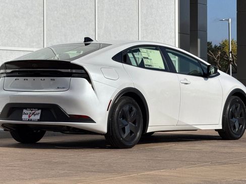 New 2026 Toyota Prius Plug-In Hybrid image 4
