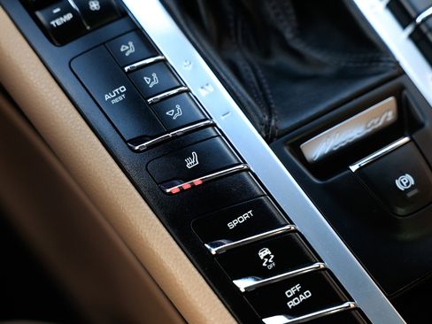 Used 2021 Porsche Macan S image 44