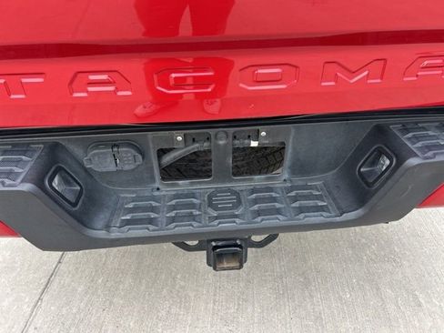 Used 2016 Toyota Tacoma TRD Sport image 10