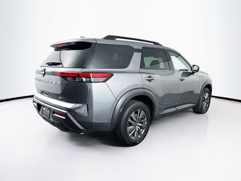 Used 2024 Nissan Pathfinder SV image 9