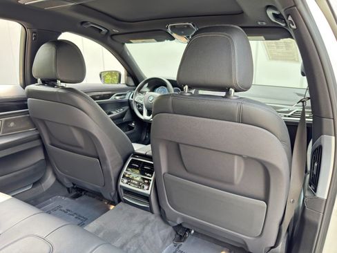 Used 2019 BMW 740i RWD image 40