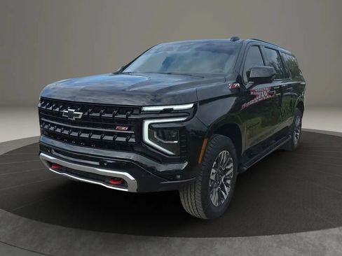 Used 2025 Chevrolet Suburban Z71 AWD/4WD image 1