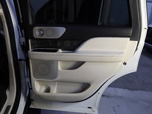 Used 2020 Lincoln Navigator Black Label w/ Cargo Convenience Package image 32