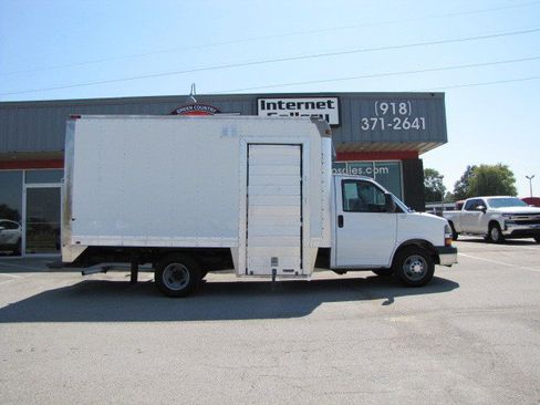 Used 2011 Chevrolet Express 4500 w/ Chrome Appearance Package image 1