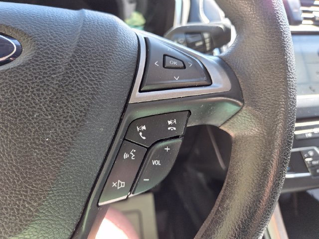 Used 2017 Ford Fusion SE w/ Fusion SE Technology Package FWD image 16