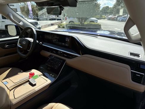 Certified 2025 INFINITI QX80 Sensory image 15